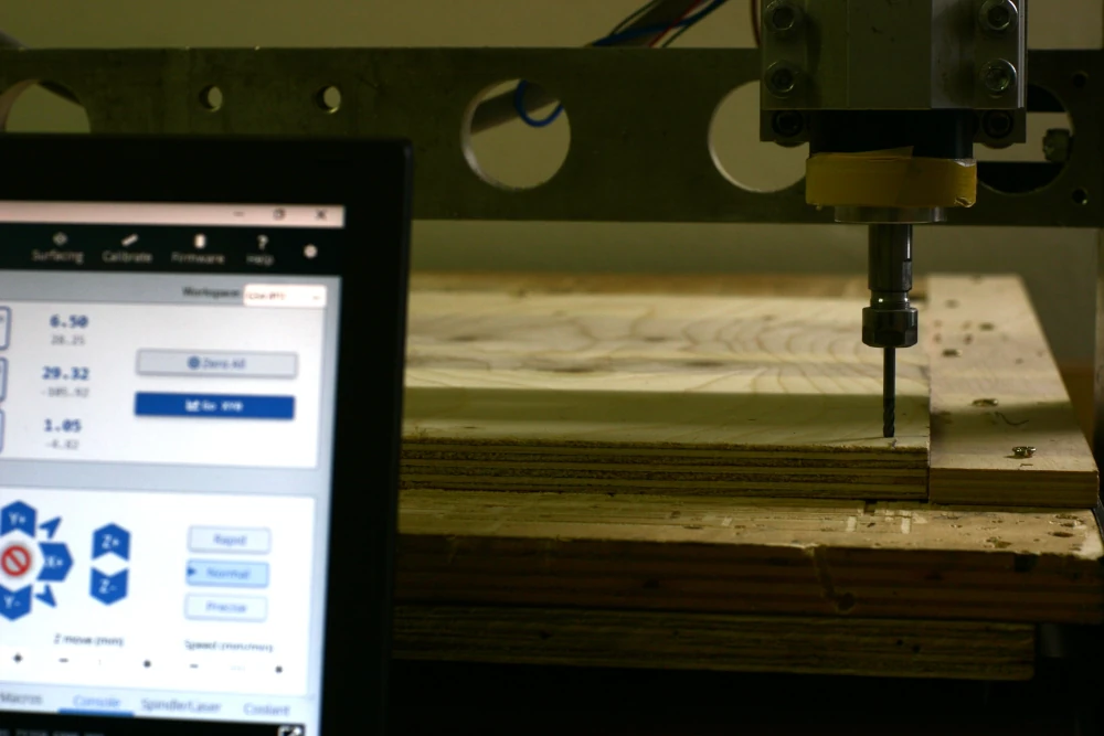 fresa cnc di A3ds vista del pantografo cnc di a3ds , computer e metallo creano una grande cnc !